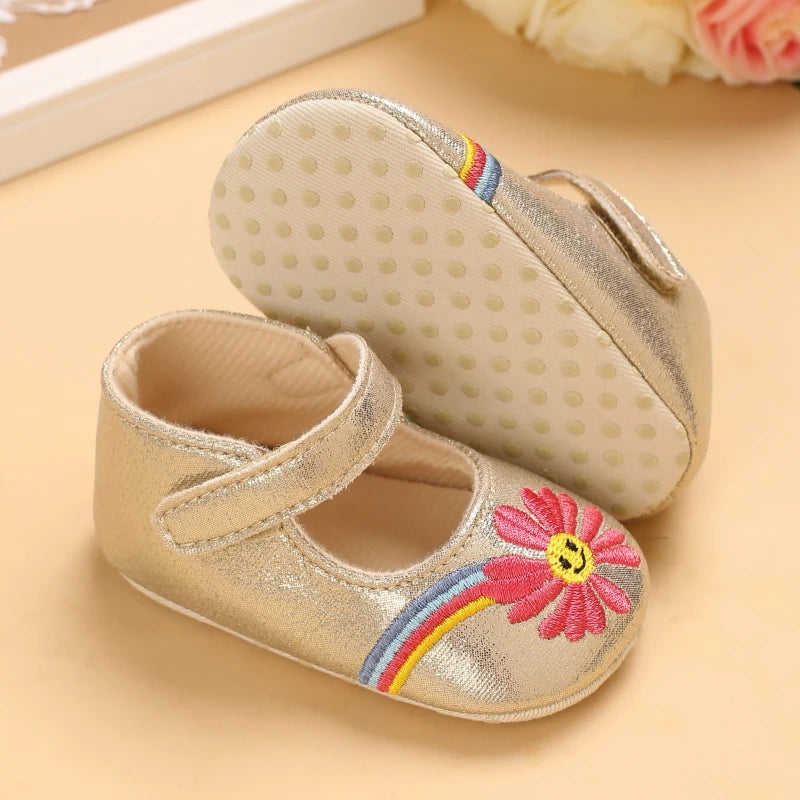 Cute Spring Newborn Golden Baby Shoes Non Slip Cloth Bottom Girl Shoes Elegant Breathable Casual Baby First Walking Shoes 0-18 M