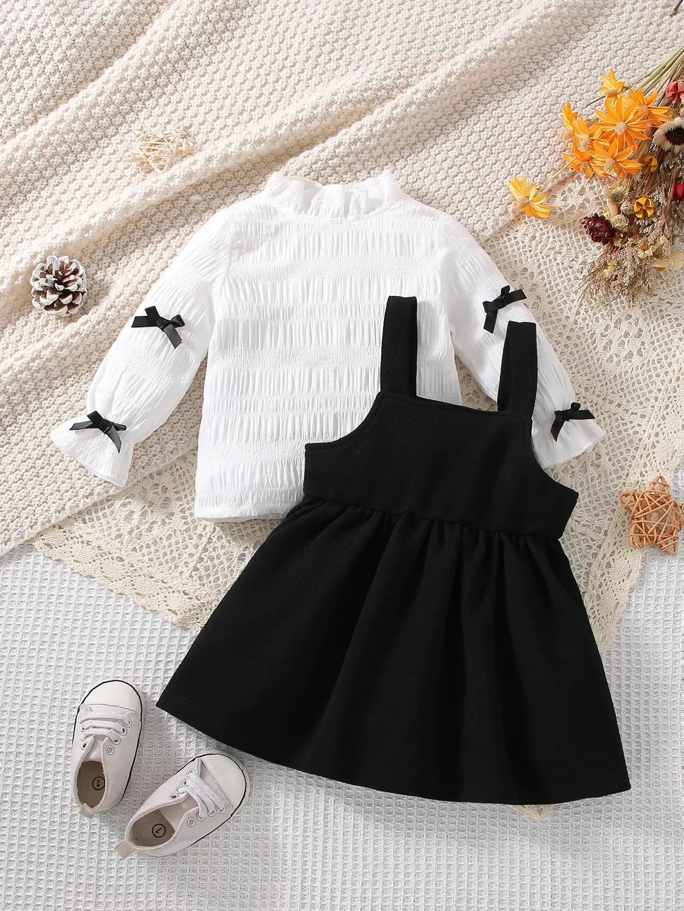 2-Piece Baby Girl Spring and Autumn Sweet New Style Beautiful Casual White Long Sleeve Black Strap Skirt Comfortable